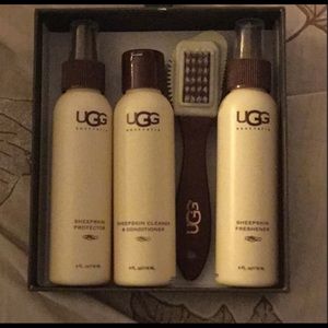 Ugg Sheepskin Cleaning Kit